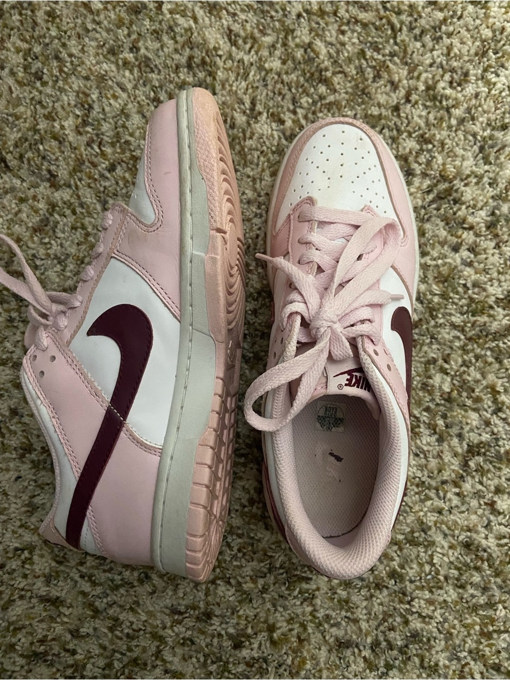 Nike dunks pink/maroon